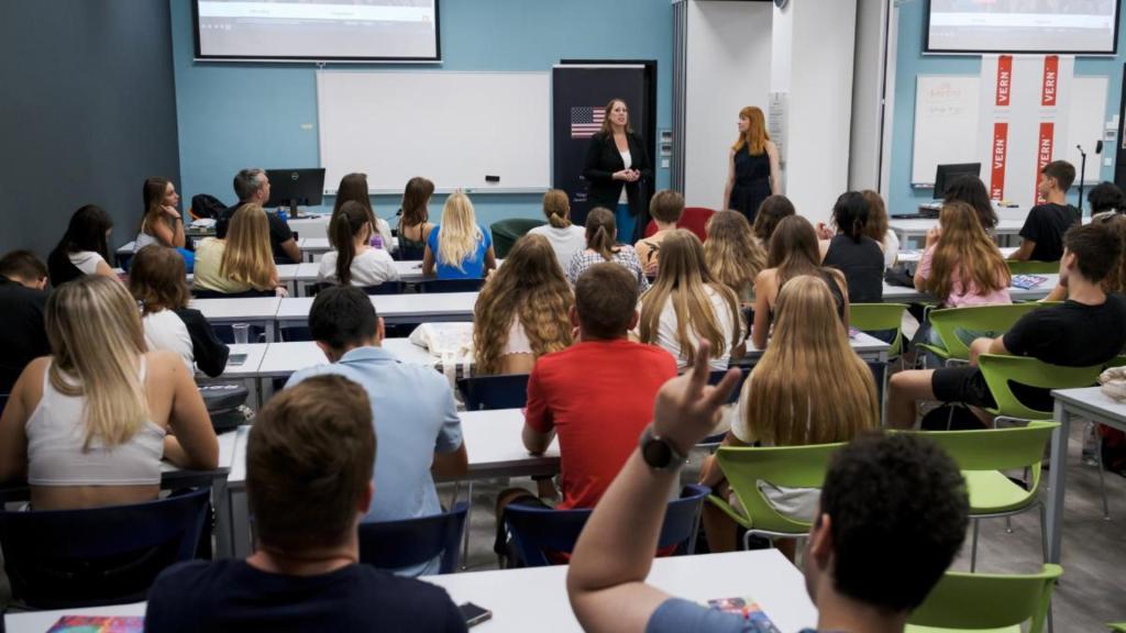 Damir Firšt Teaches at Innovation Academy’s AI Whizz&nbsp;Program